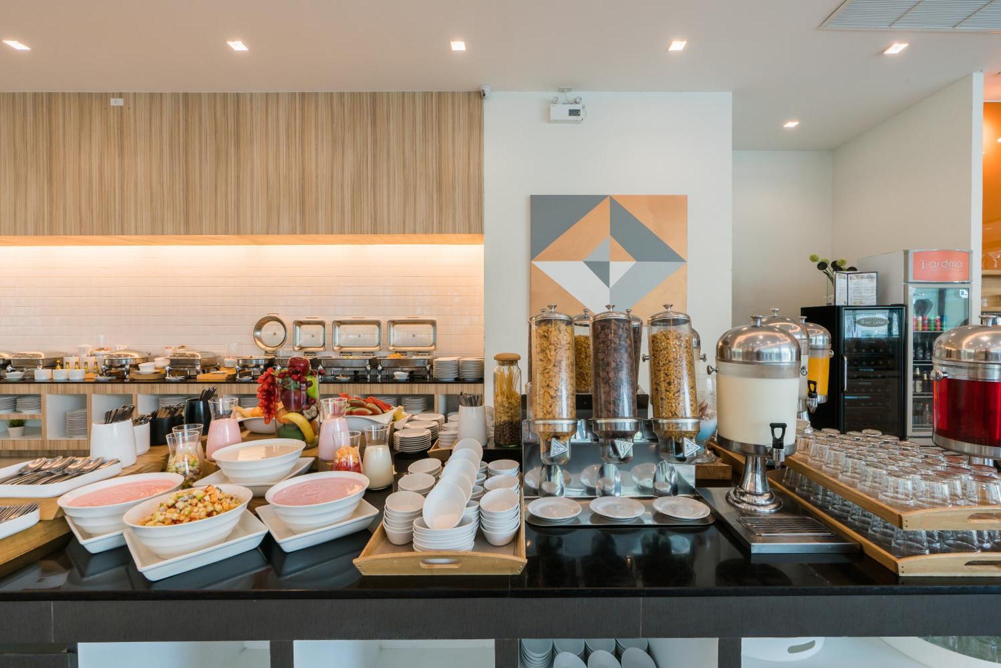 Hotel J Residence Pattaya - SHA Extra Plus Bagian luar foto